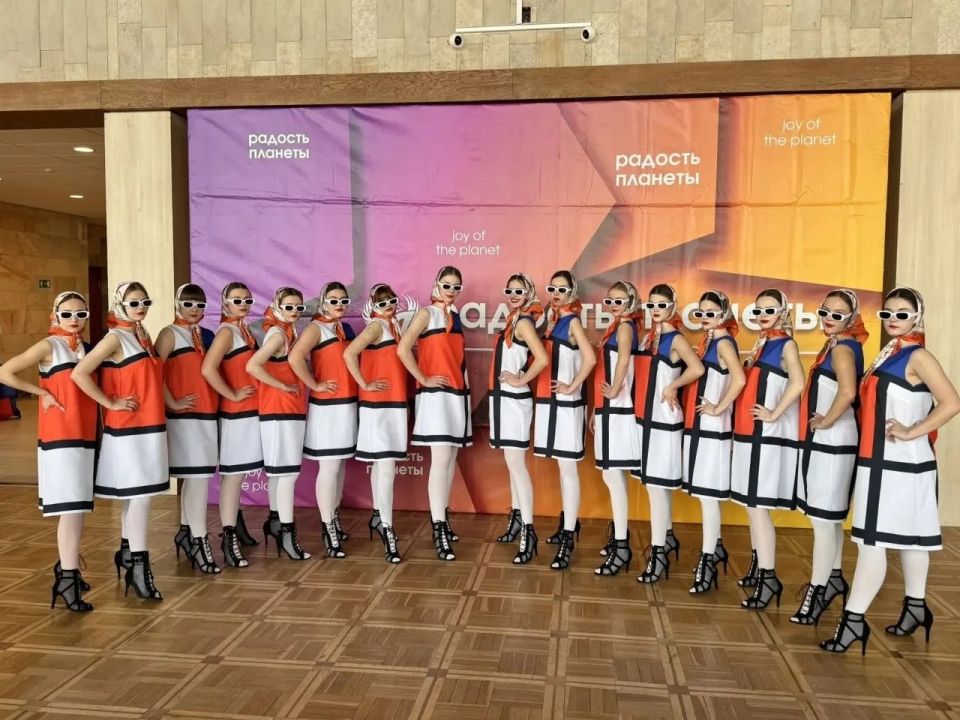 Триумф стахановских танцоров в Москве! Триумф стахановских танцоров в Москве!