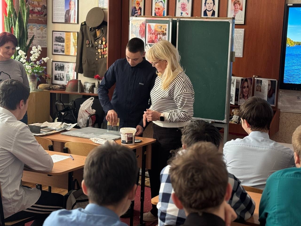 В Лутугинском колледже провели профориентационную встречу В Лутугинском колледже провели профориентационную встречу