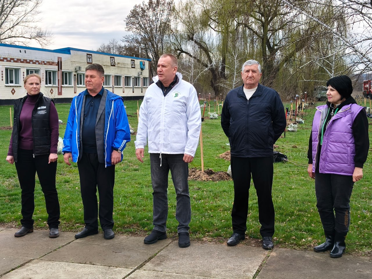 В Луганской Народной Республике дан старт Международной акции «Сад памяти» В Луганской Народной Республике дан старт Международной акции «Сад памяти»