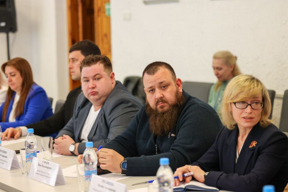 Денис Мирошниченко провел заседание регионального координационного совета «Движения Первых» Денис Мирошниченко провел заседание регионального координационного совета «Движения Первых»