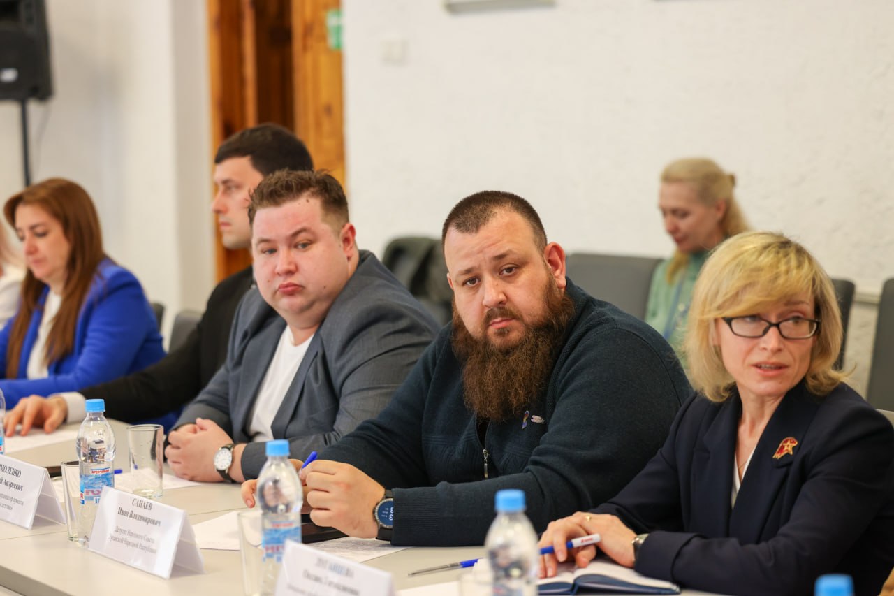 Денис Мирошниченко провел заседание регионального координационного совета «Движения Первых» Денис Мирошниченко провел заседание регионального координационного совета «Движения Первых»