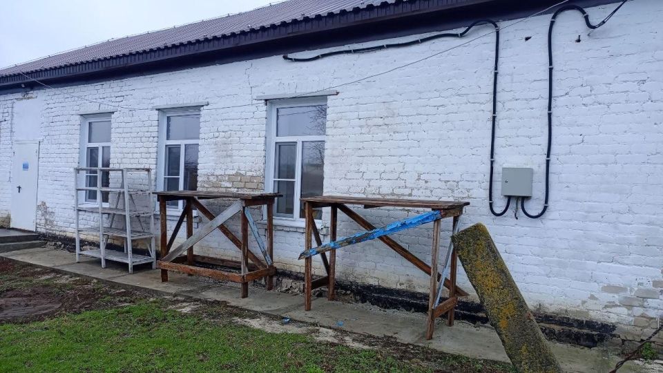 Представитель региона-шефа, находящийся в командировке в Беловодском МО, посетил с рабочим визитом детский сад в с. Городище по вопросу обсуждения планов ремонта при участии Новосибирской области Представитель региона-шефа, находящийся в командировке в Беловодском МО, посетил с рабочим визитом детский сад в с. Городище по вопросу обсуждения планов ремонта при участии Новосибирской области
