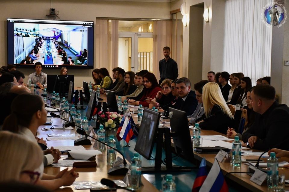 Анна Сорока: 25 марта в Луганском государственном университете имени Владимира Даля состоялся круглый стол, посвященный актуальным вопросам организационных и правовых механизмов оказания бесплатной юридической помощи Анна Сорока: 25 марта в Луганском государственном университете имени Владимира Даля состоялся круглый стол, посвященный актуальным вопросам организационных и правовых механизмов оказания бесплатной юридической помощи