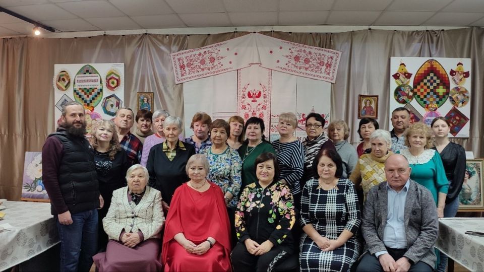 В Краснолучском краеведческом музее сотрудники Музейного комплекса боевой славы на реке Миус организовали творческие встречи мастеров декоративно-прикладного и художественного искусства города Красный Луч В Краснолучском краеведческом музее сотрудники Музейного комплекса боевой славы на реке Миус организовали творческие встречи мастеров декоративно-прикладного и художественного искусства города Красный Луч