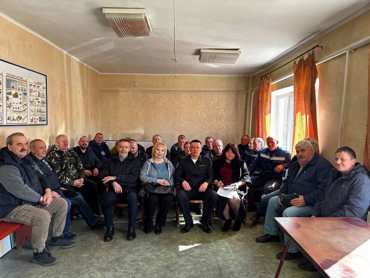 Сотрудники Госавтоинспекции посетили работников почты ЛНР с профилактической беседой по ПДД Сотрудники Госавтоинспекции посетили работников почты ЛНР с профилактической беседой по ПДД