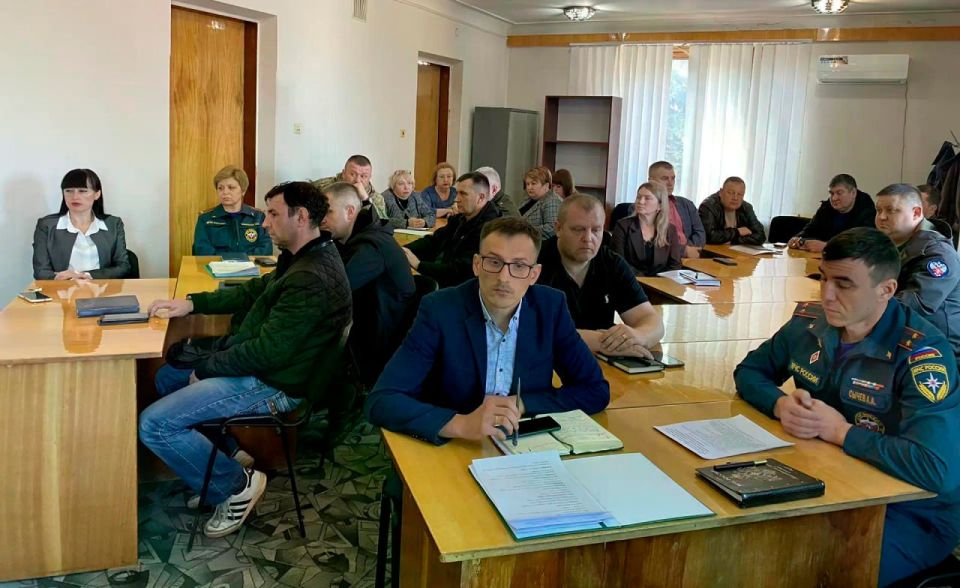 Под председательством главы Антрацитовского муниципального округа Сергея Саенко в местной Администрации состоялось заседание комиссии по предупреждению и ликвидации чрезвычайных ситуаций и обеспечению пожарной безопасности Под председательством главы Антрацитовского муниципального округа Сергея Саенко в местной Администрации состоялось заседание комиссии по предупреждению и ликвидации чрезвычайных ситуаций и обеспечению пожарной безопасности
