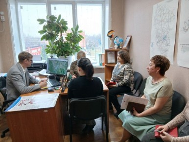 Альберт Зинченко: Сегодня заместитель Главы Станично-Луганского муниципального округа Андрей Бидлюченко провел рабочее совещание с начальниками отделов Администрации Станично-Луганского муниципального округа ЛНР