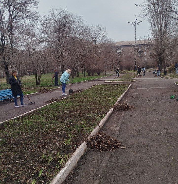 Коллективы учреждений культуры приняли участие в субботнике Коллективы учреждений культуры приняли участие в субботнике