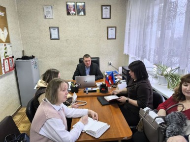 Альберт Зинченко: Первый заместитель Главы Станично-Луганского муниципального округа Владимир Макеев провел совещание с начальниками отделов жизнеобеспечения населенных пунктов