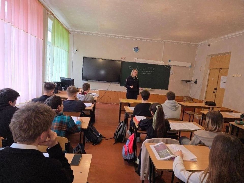 Без права на ошибку:в Алчевске и Рубежном сотрудники Госавтоинспекции провели встречи со старшеклассниками Без права на ошибку:в Алчевске и Рубежном сотрудники Госавтоинспекции провели встречи со старшеклассниками