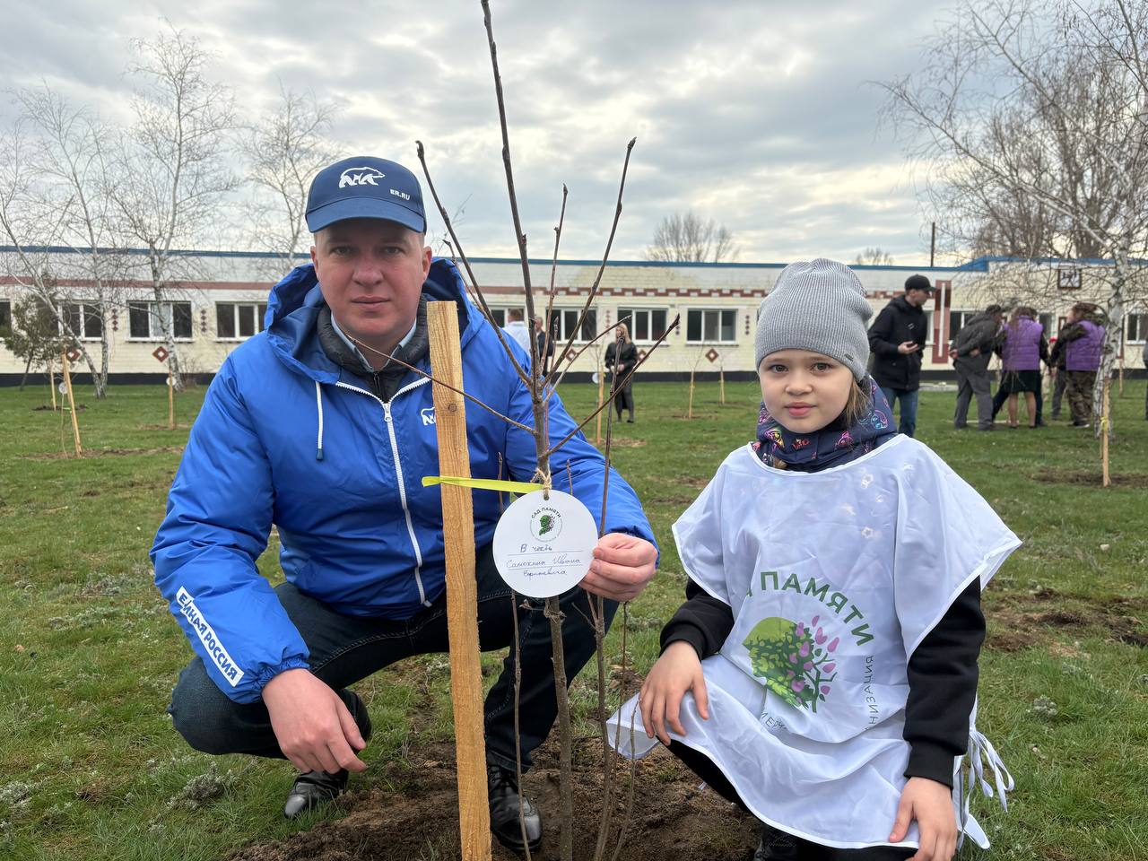 Альберт Зинченко: 30 марта в Станично-Луганском МО прошла патриотическая акция «Сад памяти» Альберт Зинченко: 30 марта в Станично-Луганском МО прошла патриотическая акция «Сад памяти»