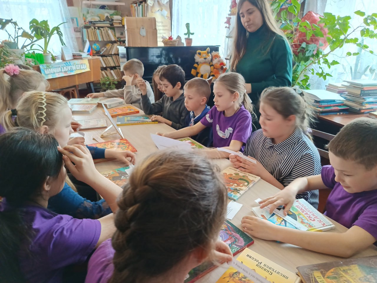 В Успенской библиотеке прошел час чтения «Сказки из бабушкиного сундучка» В Успенской библиотеке прошел час чтения «Сказки из бабушкиного сундучка»