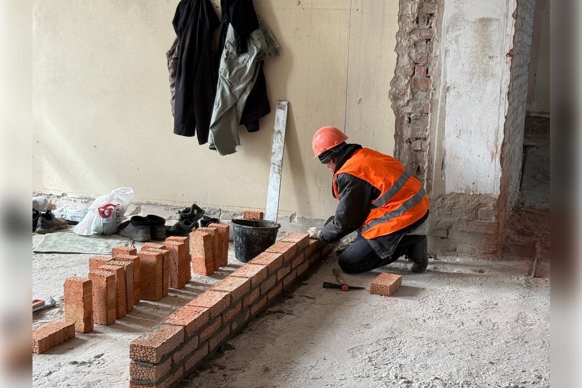 По народной программе в Луганске ремонтируют хирургический корпус больницы №2 По народной программе в Луганске ремонтируют хирургический корпус больницы №2