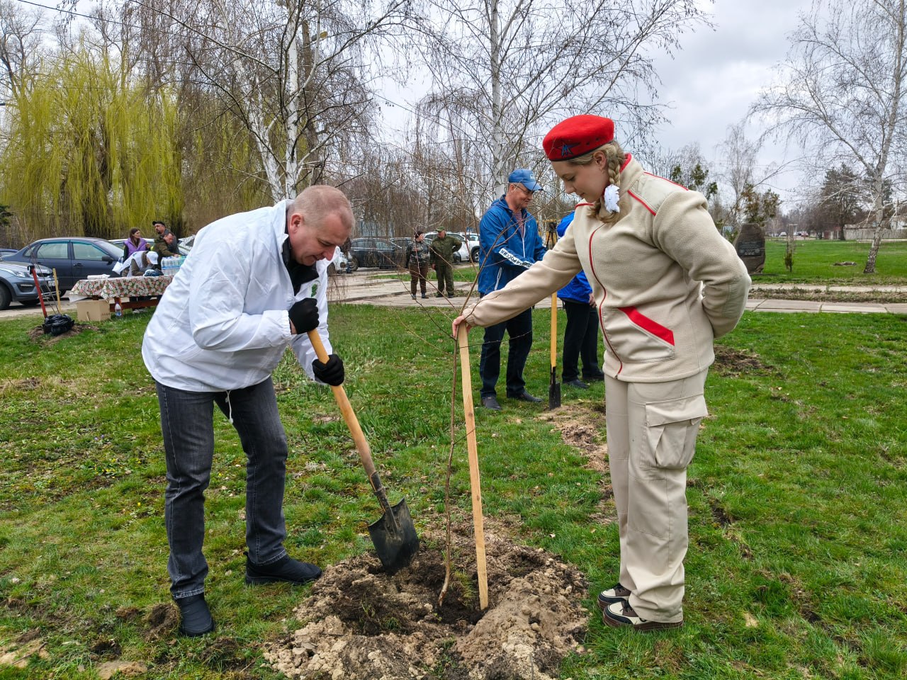 В Луганской Народной Республике дан старт Международной акции «Сад памяти» В Луганской Народной Республике дан старт Международной акции «Сад памяти»