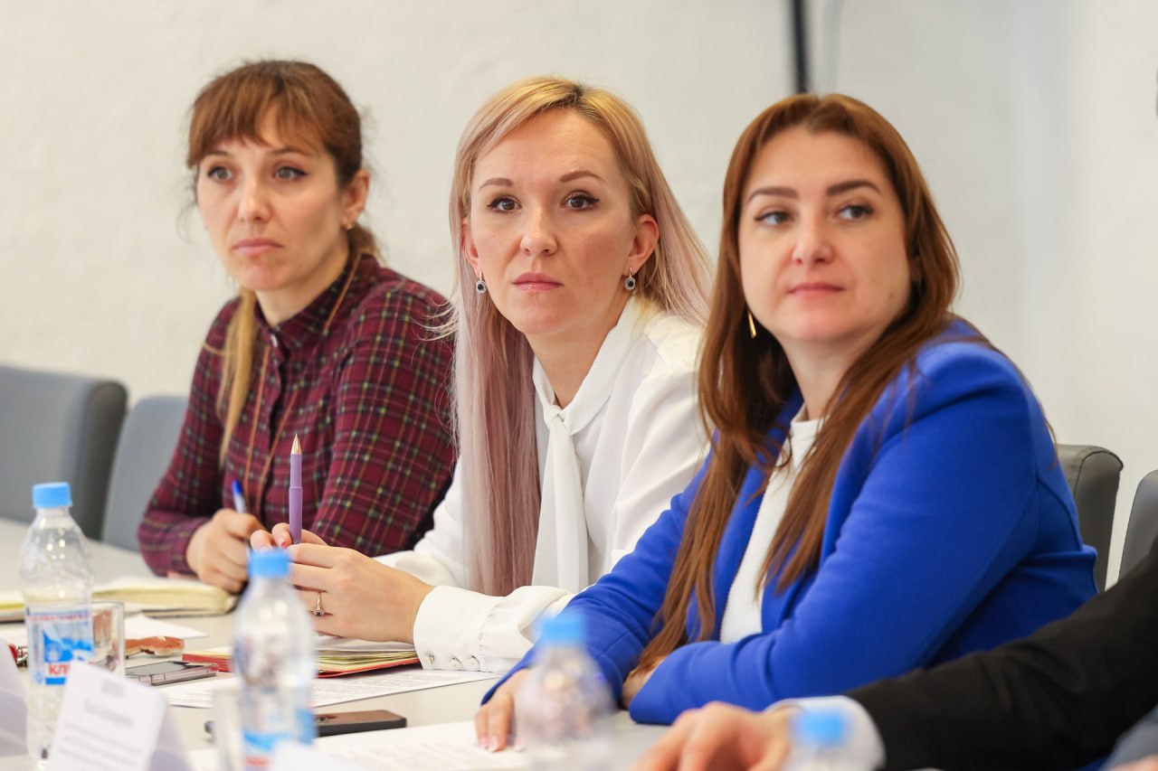 Денис Мирошниченко провел заседание регионального координационного совета «Движения Первых» Денис Мирошниченко провел заседание регионального координационного совета «Движения Первых»