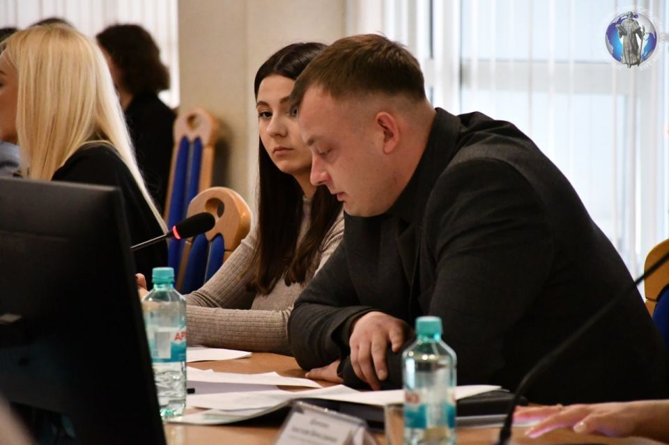 Анна Сорока: 25 марта в Луганском государственном университете имени Владимира Даля состоялся круглый стол, посвященный актуальным вопросам организационных и правовых механизмов оказания бесплатной юридической помощи Анна Сорока: 25 марта в Луганском государственном университете имени Владимира Даля состоялся круглый стол, посвященный актуальным вопросам организационных и правовых механизмов оказания бесплатной юридической помощи