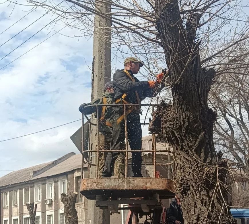 Коммунальными службами проведены работы на территории города Коммунальными службами проведены работы на территории города