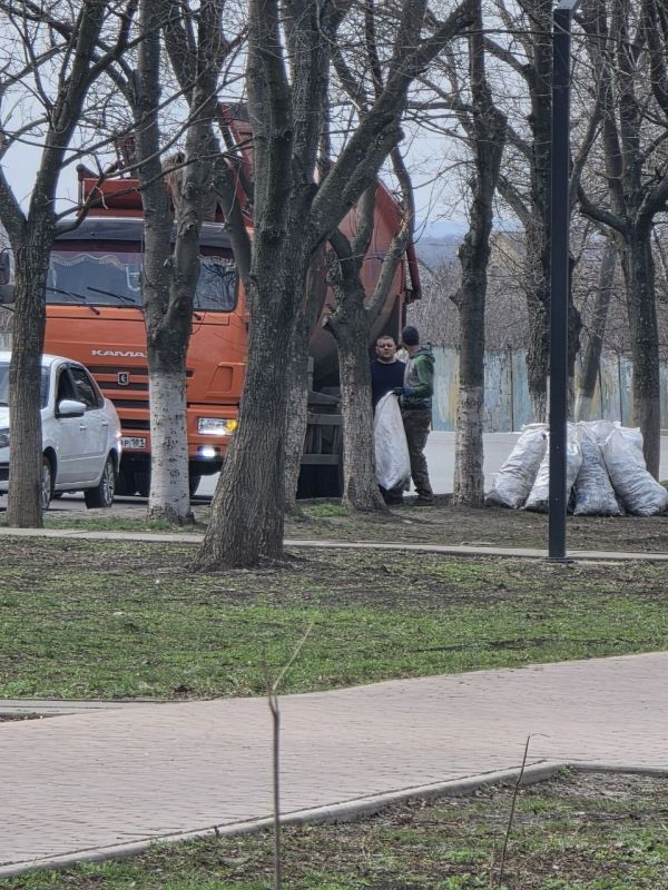 Андрей Рубанцов: Ровеньковские муниципальные унитарные предприятия продолжают наводить порядок в городском округе Андрей Рубанцов: Ровеньковские муниципальные унитарные предприятия продолжают наводить порядок в городском округе