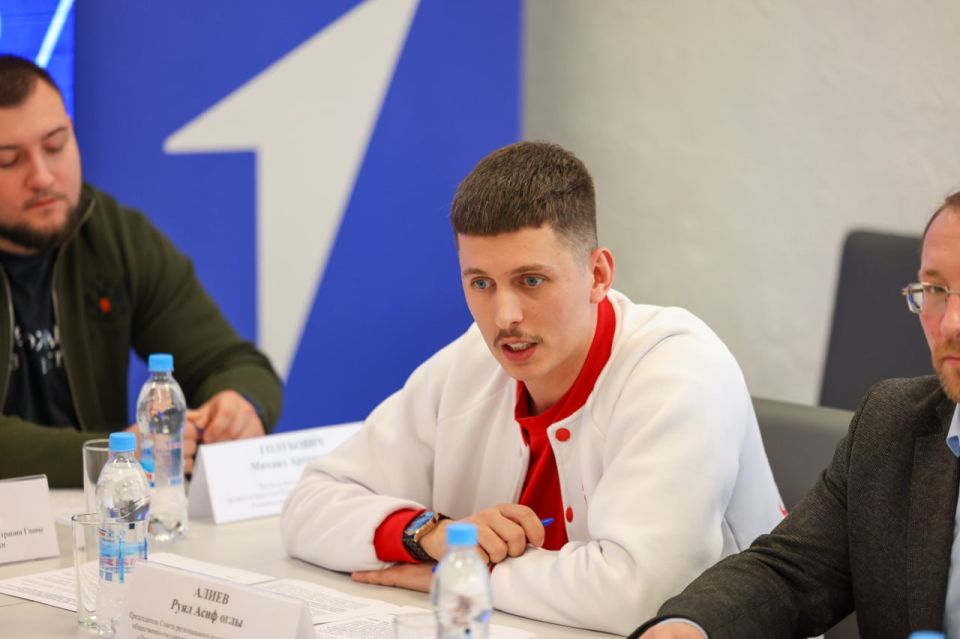 Денис Мирошниченко провел заседание регионального координационного совета «Движения Первых» Денис Мирошниченко провел заседание регионального координационного совета «Движения Первых»