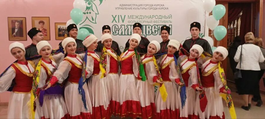 Луганский ансамбль танца "Рапсодия" получил высокое звание Луганский ансамбль танца "Рапсодия" получил высокое звание