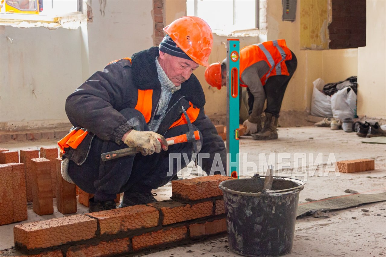Луганские единороссы провели инспекцию хода восстановительных работ в городской многопрофильной больнице №2 Луганские единороссы провели инспекцию хода восстановительных работ в городской многопрофильной больнице №2