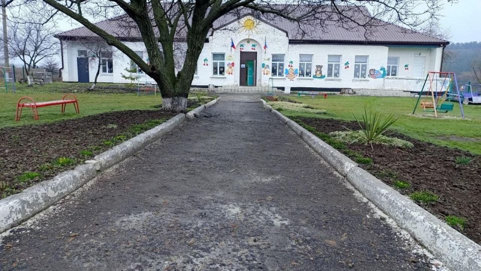 Представитель региона-шефа, находящийся в командировке в Беловодском МО, посетил с рабочим визитом детский сад в с. Городище по вопросу обсуждения планов ремонта при участии Новосибирской области Представитель региона-шефа, находящийся в командировке в Беловодском МО, посетил с рабочим визитом детский сад в с. Городище по вопросу обсуждения планов ремонта при участии Новосибирской области