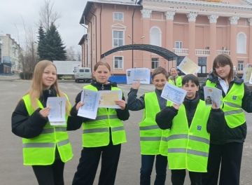 Отряд «Друзья порядка» Лутугинской средней школы №2 провел профилактическую работу в преддверии весенних каникул