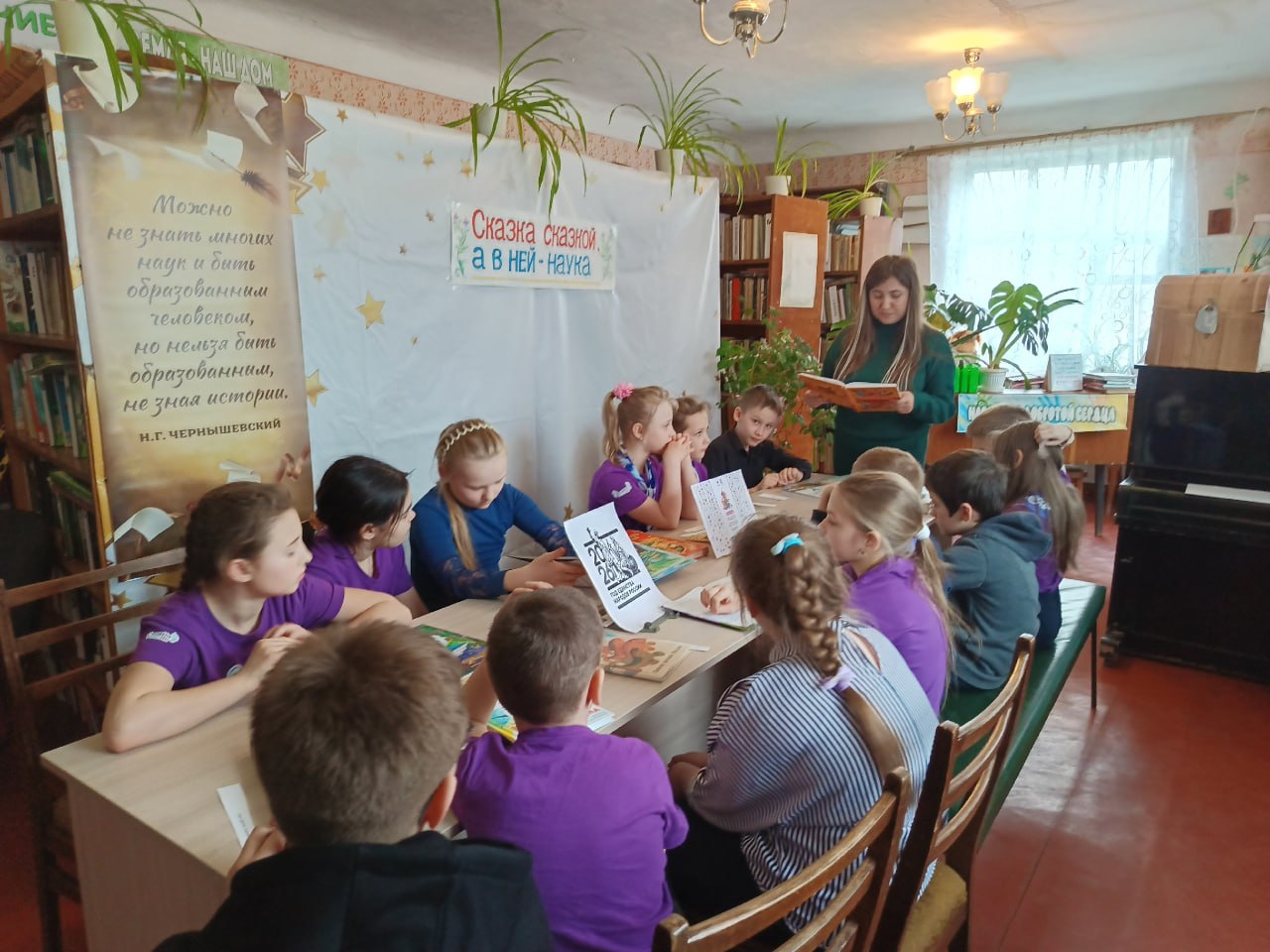 В Успенской библиотеке прошел час чтения «Сказки из бабушкиного сундучка» В Успенской библиотеке прошел час чтения «Сказки из бабушкиного сундучка»