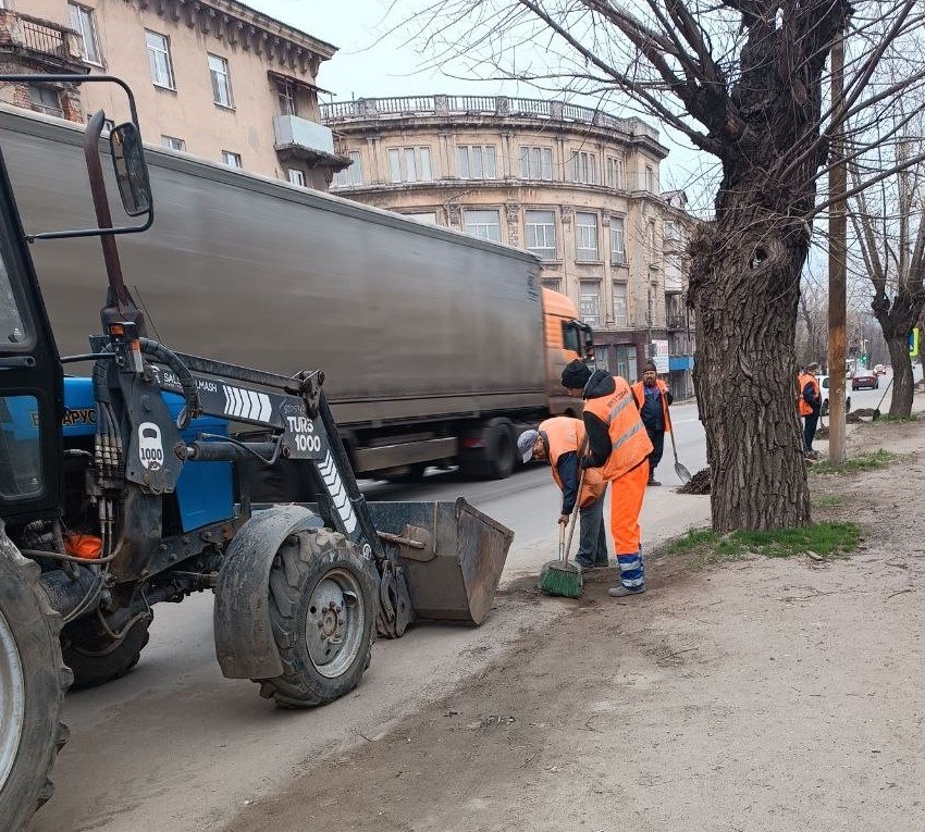 Коммунальными службами проведены работы на территории города Коммунальными службами проведены работы на территории города