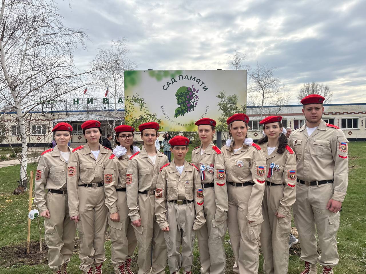 Альберт Зинченко: 30 марта в Станично-Луганском МО прошла патриотическая акция «Сад памяти» Альберт Зинченко: 30 марта в Станично-Луганском МО прошла патриотическая акция «Сад памяти»