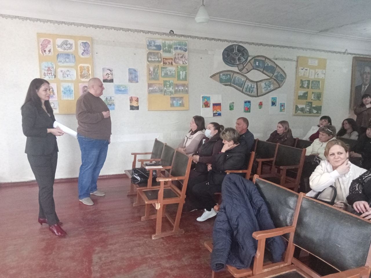 Сегодня принял участие во встрече с заместителем главы Администрации Алесей Манько и начальником Успенского отдела по жизнеобеспечению Татьяной Мычкой Сегодня принял участие во встрече с заместителем главы Администрации Алесей Манько и начальником Успенского отдела по жизнеобеспечению Татьяной Мычкой