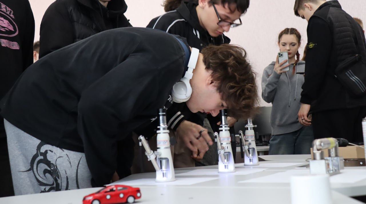 Донбасский государственный технический университет продолжает знакомить школьников с миром высшего образования в рамках профориентационного проекта «Университетские субботы» Донбасский государственный технический университет продолжает знакомить школьников с миром высшего образования в рамках профориентационного проекта «Университетские субботы»