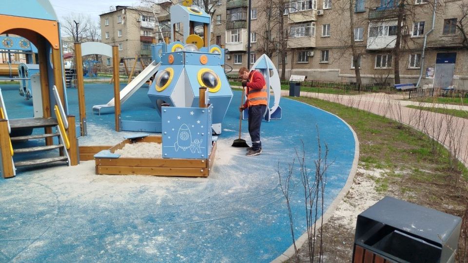 Андрей Рубанцов: Ровеньковские муниципальные унитарные предприятия продолжают наводить порядок в городском округе Андрей Рубанцов: Ровеньковские муниципальные унитарные предприятия продолжают наводить порядок в городском округе