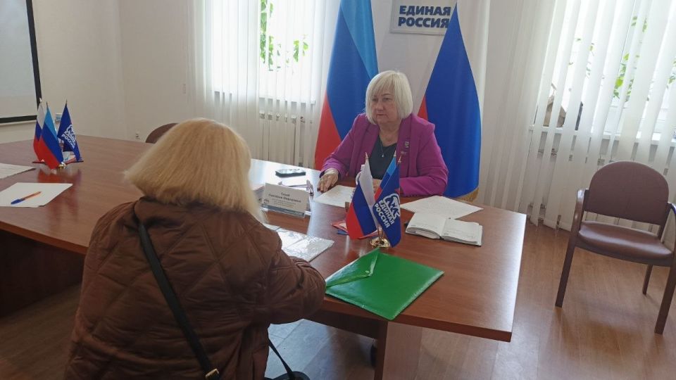 В общественной приёмной «Единой России» в ЛНР продолжаются приёмы граждан В общественной приёмной «Единой России» в ЛНР продолжаются приёмы граждан