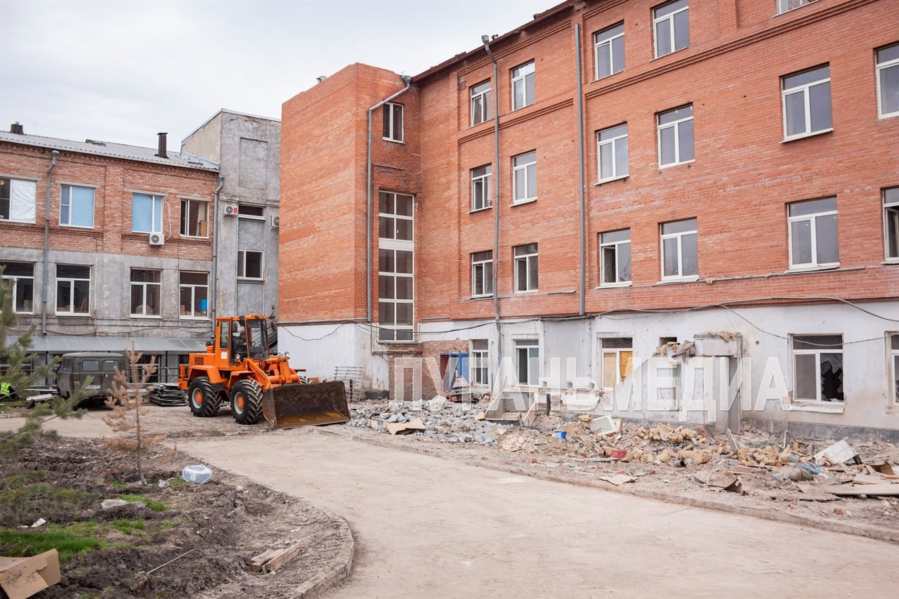 Луганские единороссы провели инспекцию хода восстановительных работ в городской многопрофильной больнице №2 Луганские единороссы провели инспекцию хода восстановительных работ в городской многопрофильной больнице №2