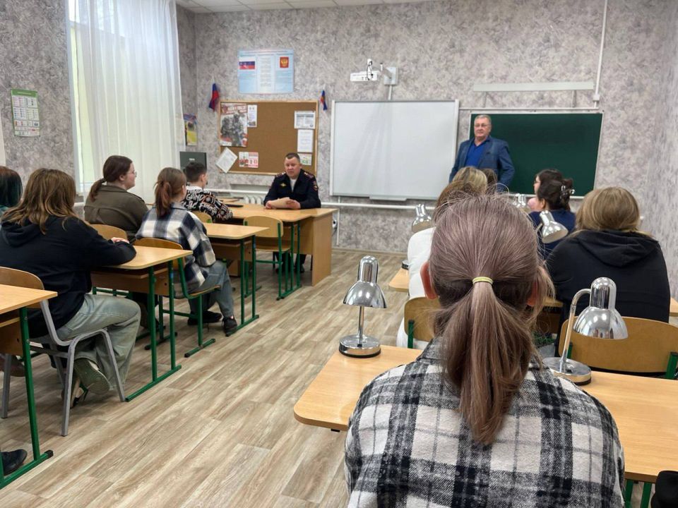 Без права на ошибку:в Алчевске и Рубежном сотрудники Госавтоинспекции провели встречи со старшеклассниками Без права на ошибку:в Алчевске и Рубежном сотрудники Госавтоинспекции провели встречи со старшеклассниками