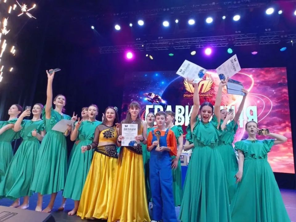 Триумф стахановских танцоров в Москве! Триумф стахановских танцоров в Москве!