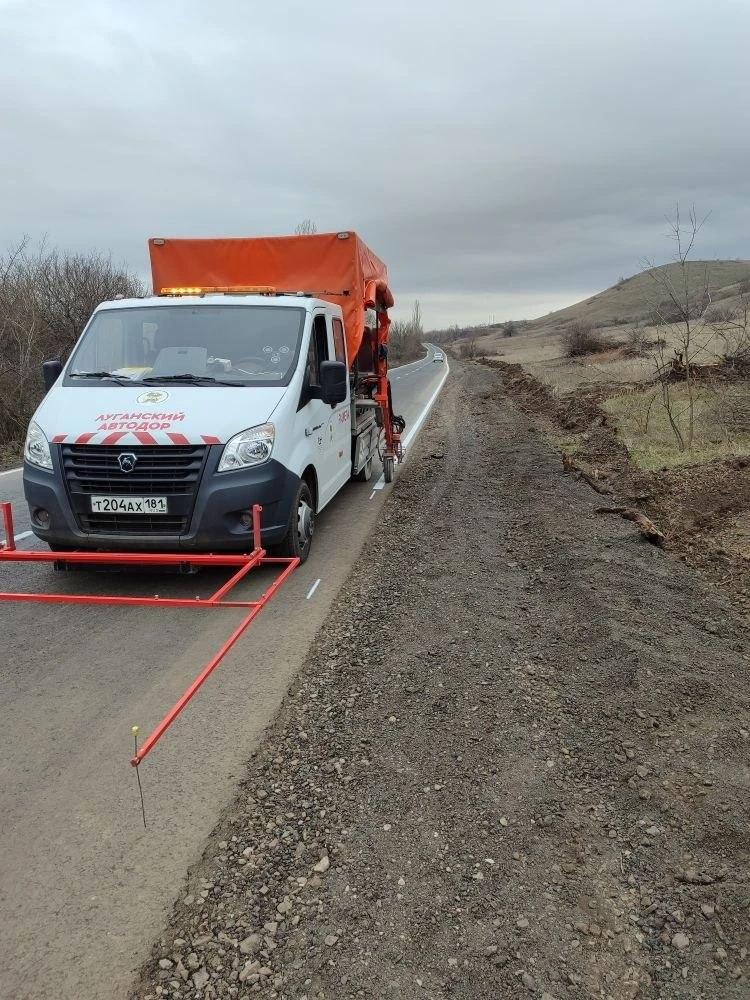 На трассах республики обновляют дорожную разметку На трассах республики обновляют дорожную разметку