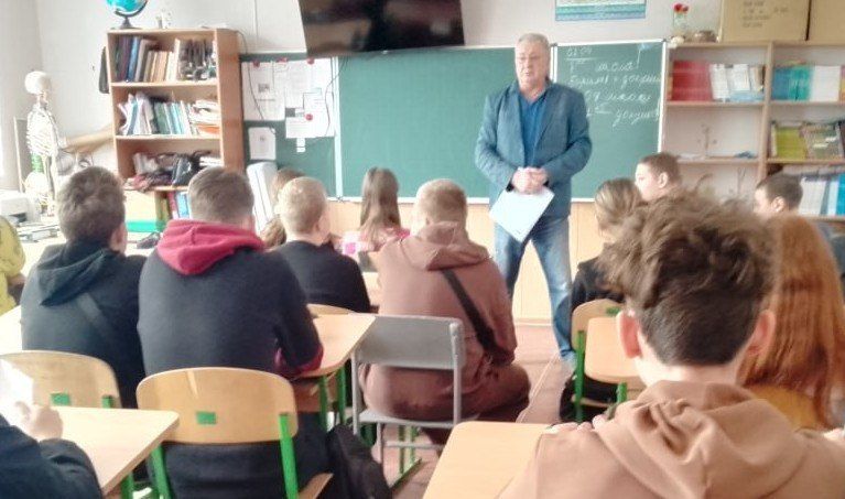 В ГБОУ ЛНР «Рубежанская ОШ № 3» и ГБОУ ЛНР «РСКШИ «Хрусталик» состоялась встреча с сотрудниками ГИБДД и представителями администрации В ГБОУ ЛНР «Рубежанская ОШ № 3» и ГБОУ ЛНР «РСКШИ «Хрусталик» состоялась встреча с сотрудниками ГИБДД и представителями администрации
