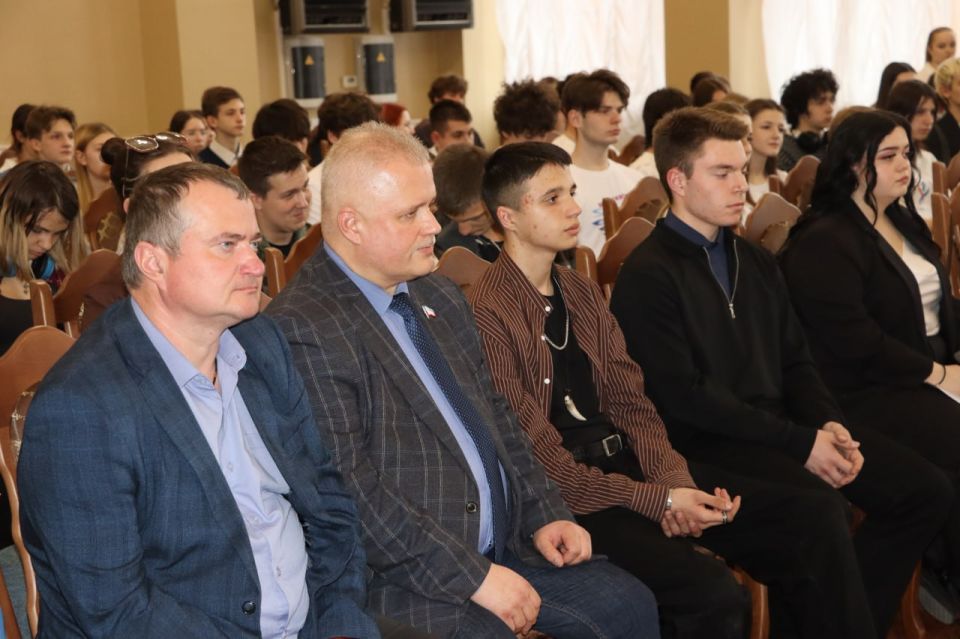 В Стаханове презентовали проект «Стахановский характер. Формула успеха» В Стаханове презентовали проект «Стахановский характер. Формула успеха»