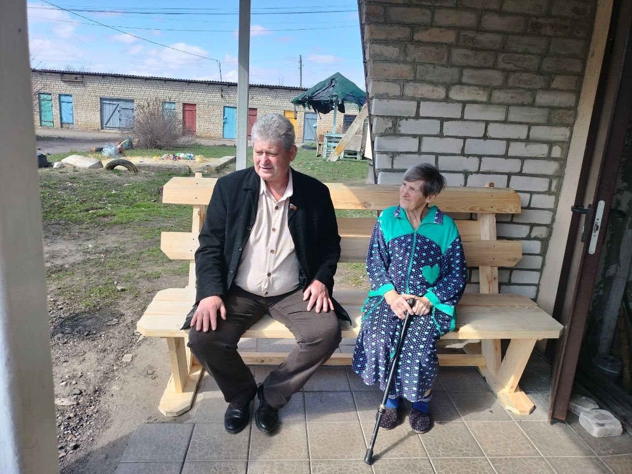 Простая просьба, реальное дело: в Меловом появились лавочки для отдыха Простая просьба, реальное дело: в Меловом появились лавочки для отдыха