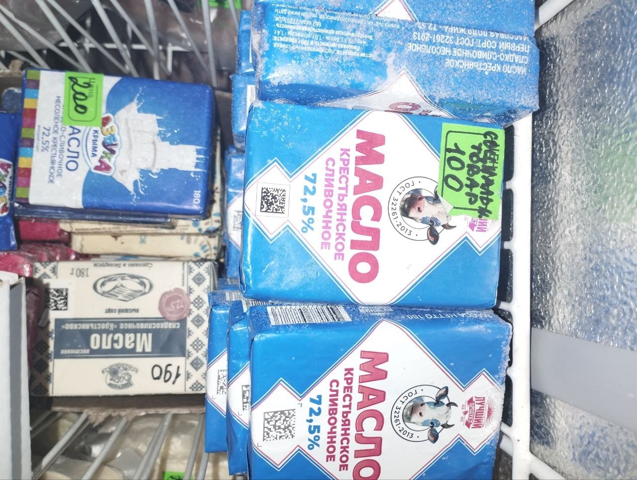 Сотрудниками отдела экономического развития и торговли Администрации Кременского муниципального округа регулярно проводится работа по обеспечению доступности социально значимых продовольственных товаров для населения