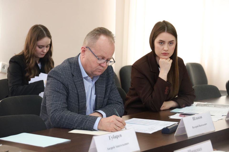 В Комитете по аграрной политике обсудили вопросы реализации законов ЛНР в области имущественных и земельных отношений В Комитете по аграрной политике обсудили вопросы реализации законов ЛНР в области имущественных и земельных отношений