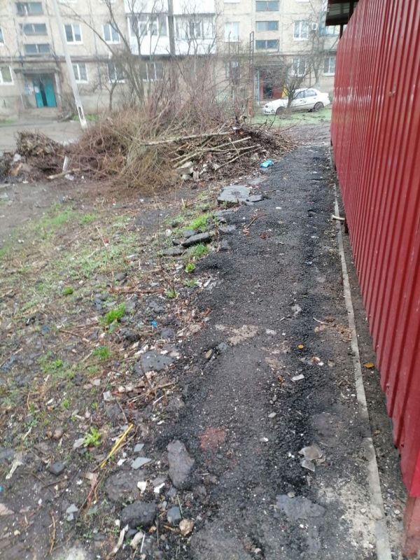 В рамках поддержания санитарного порядка на территории муниципального образования городской округ город Ровеньки Луганской Народной Республики сотрудники МУП «СКАТ» провели работы по уборке мусора с контейнерных площадок и... В рамках поддержания санитарного порядка на территории муниципального образования городской округ город Ровеньки Луганской Народной Республики сотрудники МУП «СКАТ» провели работы по уборке мусора с контейнерных площадок и...