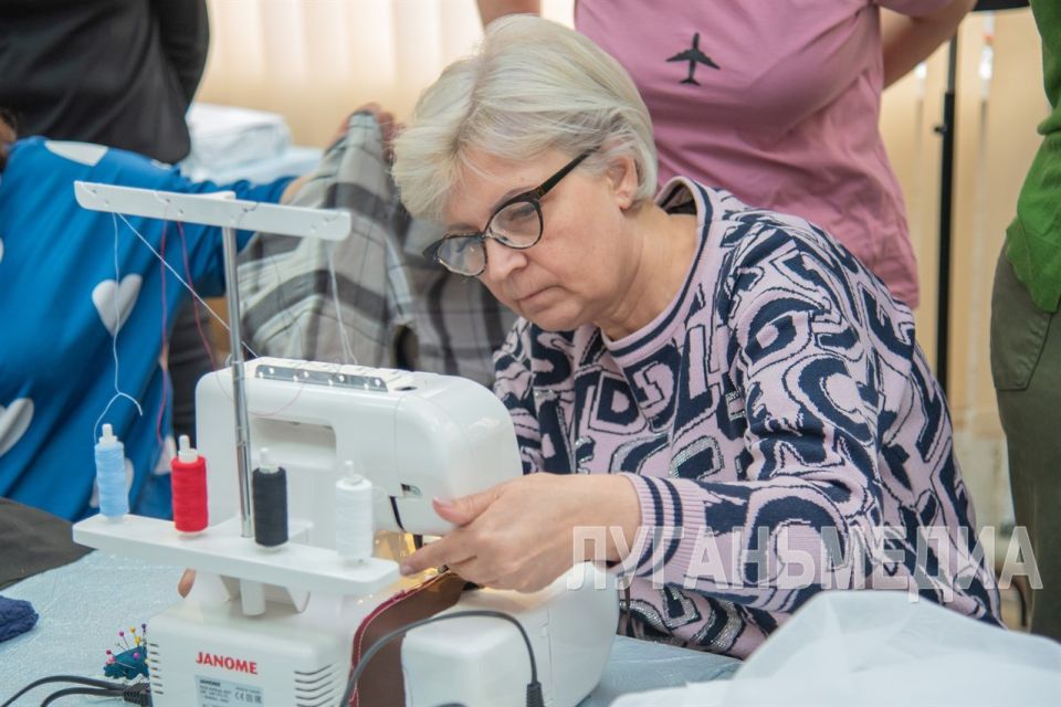 В Луганске работает творческая швейная мастерская для мам особенных детей В Луганске работает творческая швейная мастерская для мам особенных детей