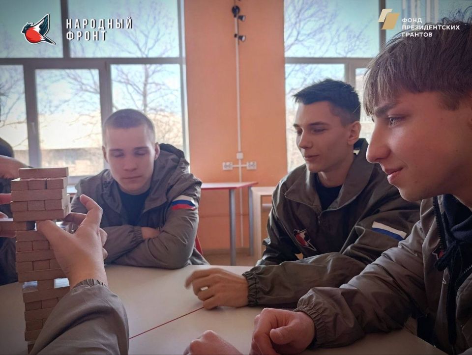 Время Дженги и общения!. Молодёжка НФ из Алчевска немного отвлеклась от дел и провела время вместе, играя в Дженгу! Важно находить свободные минутки для общения с командой, ведь именно в таких моментах мы укрепляем наши... Время Дженги и общения!. Молодёжка НФ из Алчевска немного отвлеклась от дел и провела время вместе, играя в Дженгу! Важно находить свободные минутки для общения с командой, ведь именно в таких моментах мы укрепляем наши...