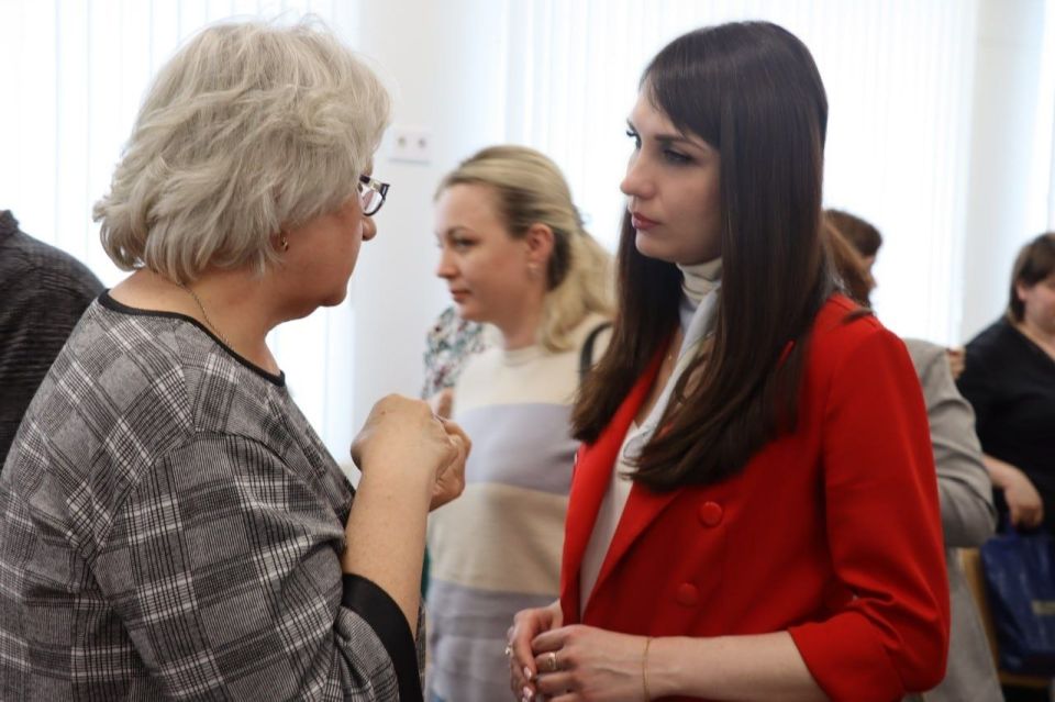 Яна Сылкина: Продолжаем серию встреч с жителями Северодонецка в рамках проекта "Единство в диалоге Яна Сылкина: Продолжаем серию встреч с жителями Северодонецка в рамках проекта "Единство в диалоге