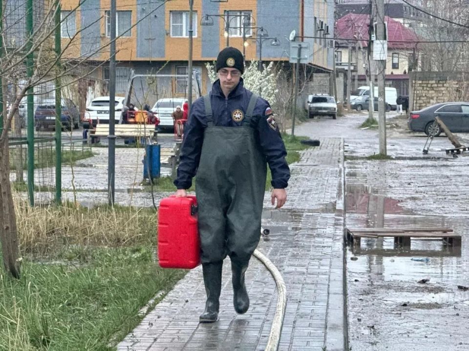 Леонид Пасечник: «Сегодня вся Луганщина сопереживает жителям Дагестана – республику накрыло мощнейшее за последние 100 лет наводнение. Там введен режим чрезвычайной ситуации» Леонид Пасечник: «Сегодня вся Луганщина сопереживает жителям Дагестана – республику накрыло мощнейшее за последние 100 лет наводнение. Там введен режим чрезвычайной ситуации»