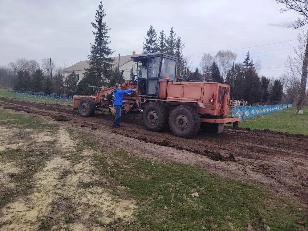Весна в селах: дороги, бордюры и человеческая помощь Весна в селах: дороги, бордюры и человеческая помощь