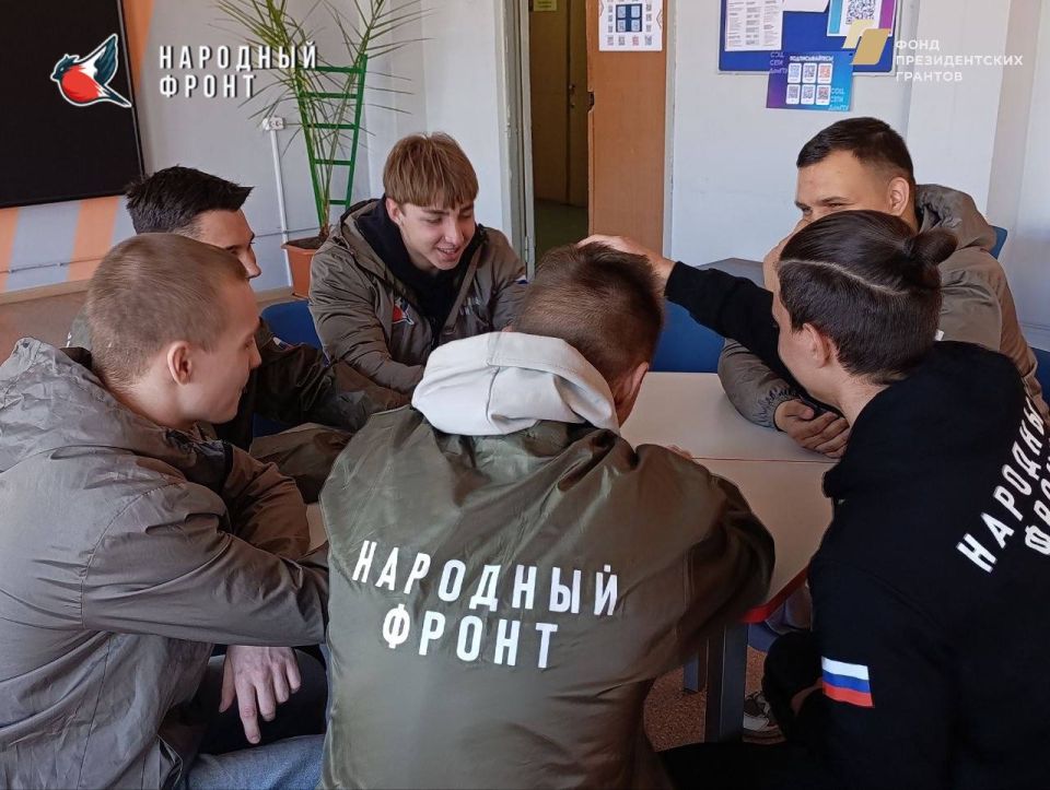 Время Дженги и общения!. Молодёжка НФ из Алчевска немного отвлеклась от дел и провела время вместе, играя в Дженгу! Важно находить свободные минутки для общения с командой, ведь именно в таких моментах мы укрепляем наши... Время Дженги и общения!. Молодёжка НФ из Алчевска немного отвлеклась от дел и провела время вместе, играя в Дженгу! Важно находить свободные минутки для общения с командой, ведь именно в таких моментах мы укрепляем наши...